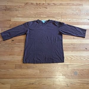 brown medium sleeve length u-neck shirt. Brand:borado